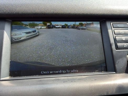 Used 2018 Land Rover Discovery Sport SE image 11