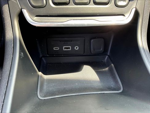 Used 2021 GMC Terrain SLT w/ Infotainment Package II AWD/4WD image 16