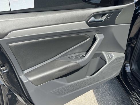 Certified 2021 Volkswagen Jetta SE w/ SE Cold Weather Package image 6