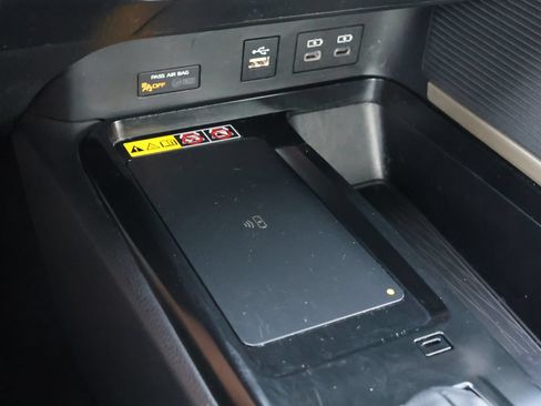 Used 2025 Toyota Camry SE FWD image 4