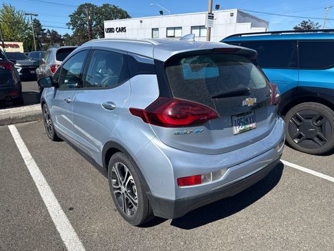 Used 2018 Chevrolet Bolt Premier w/ Driver Confidence II Package FWD image 2