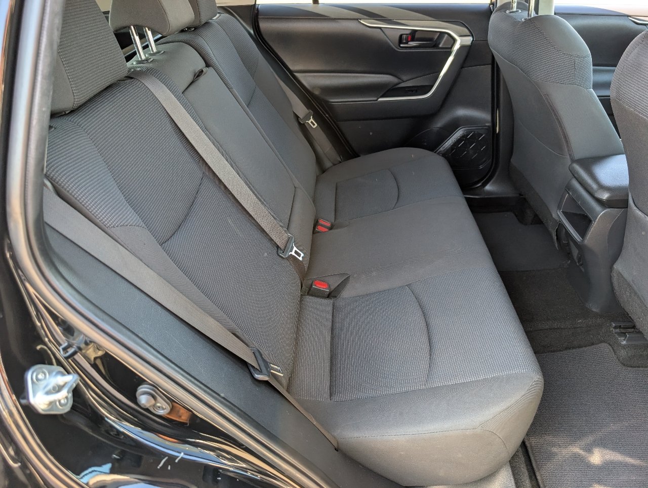 Used 2019 Toyota RAV4 LE w/ Carpet Mat Package FWD image 5