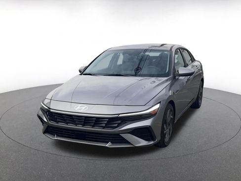 Used 2025 Hyundai Elantra SEL image 7