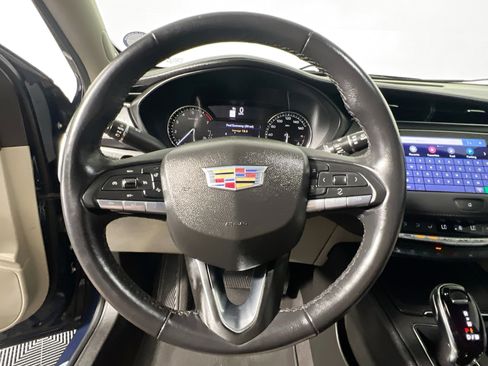 Used 2022 Cadillac XT4 Premium Luxury w/ Enhanced Visibility Package FWD image 17