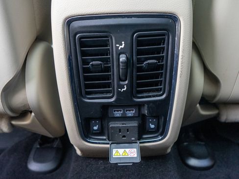 Used 2021 Jeep Grand Cherokee Limited w/ Luxury Group II AWD/4WD image 32