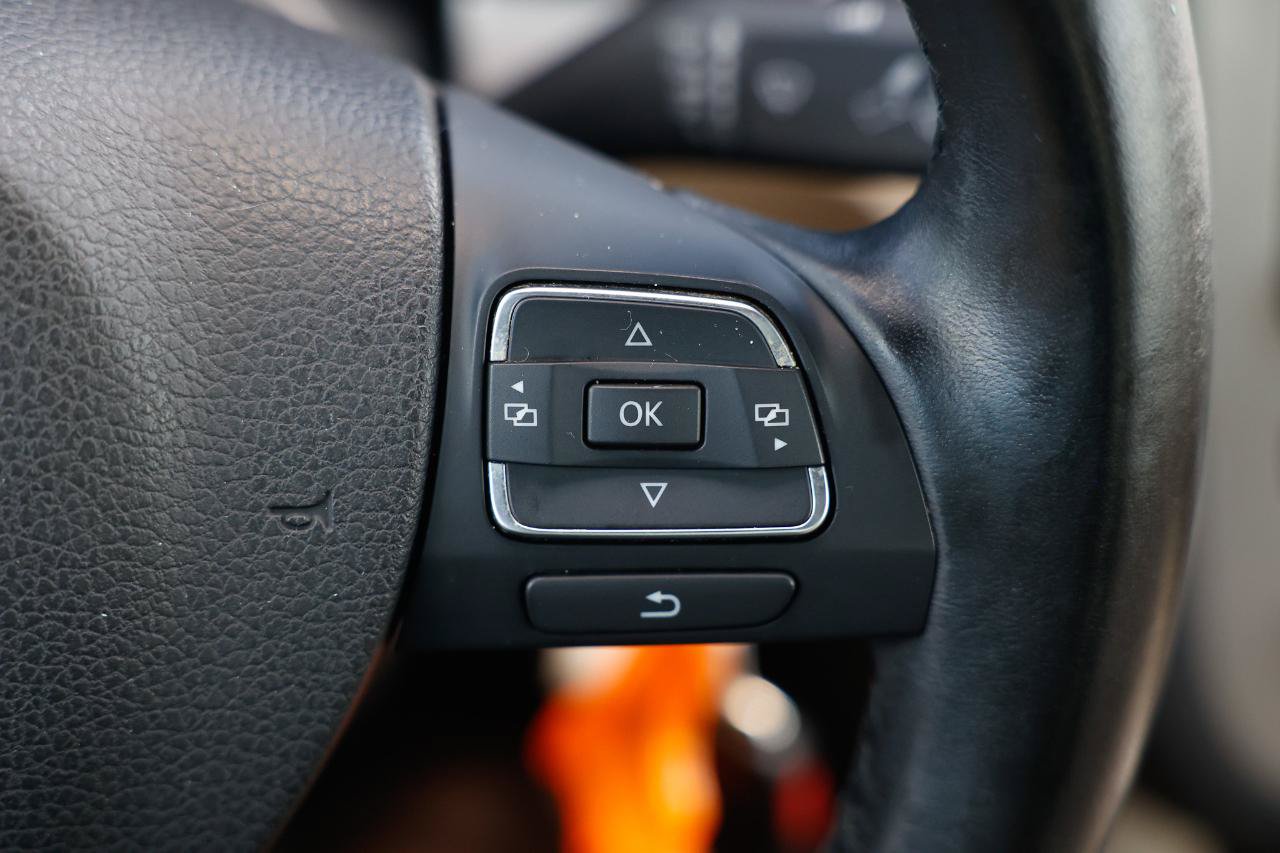 Used 2013 Volkswagen Eos Komfort FWD image 31