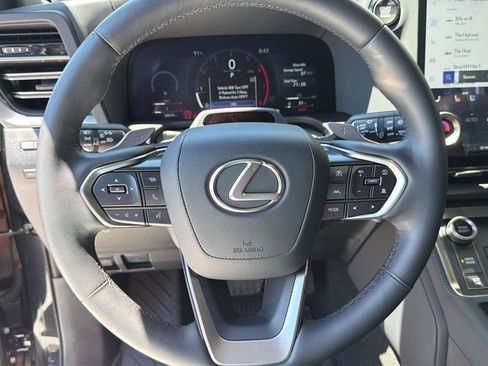 Used 2025 Lexus GX 550 w/ Cold Area Package AWD/4WD image 21