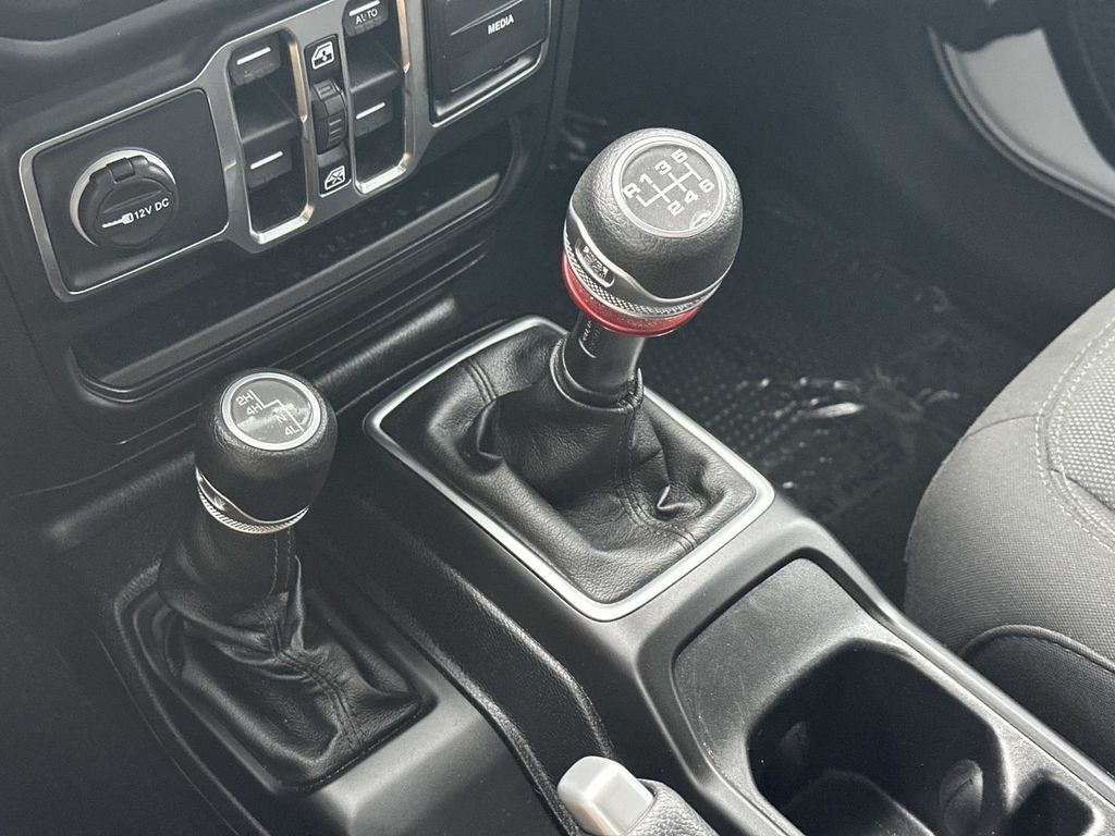 Used 2018 Jeep Wrangler Unlimited Sport S AWD/4WD image 31