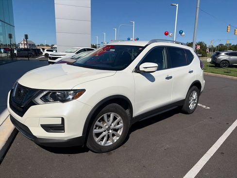 Used 2019 Nissan Rogue SV FWD image 1