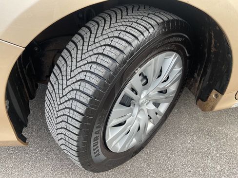 Used 2012 Toyota Camry LE image 39