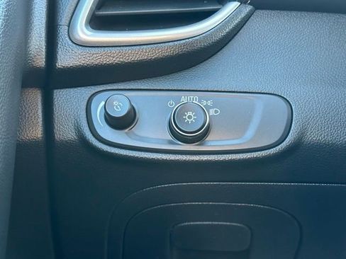 Used 2022 Chevrolet Trax LT w/ Driver Confidence Package image 17