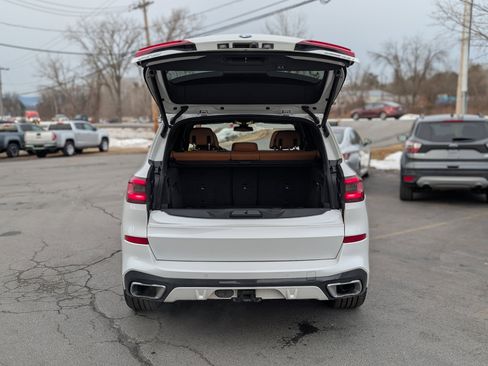 Used 2022 BMW X5 xDrive40i w/ M Sport Package image 48