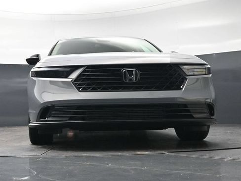 Certified 2025 Honda Accord SE image 30
