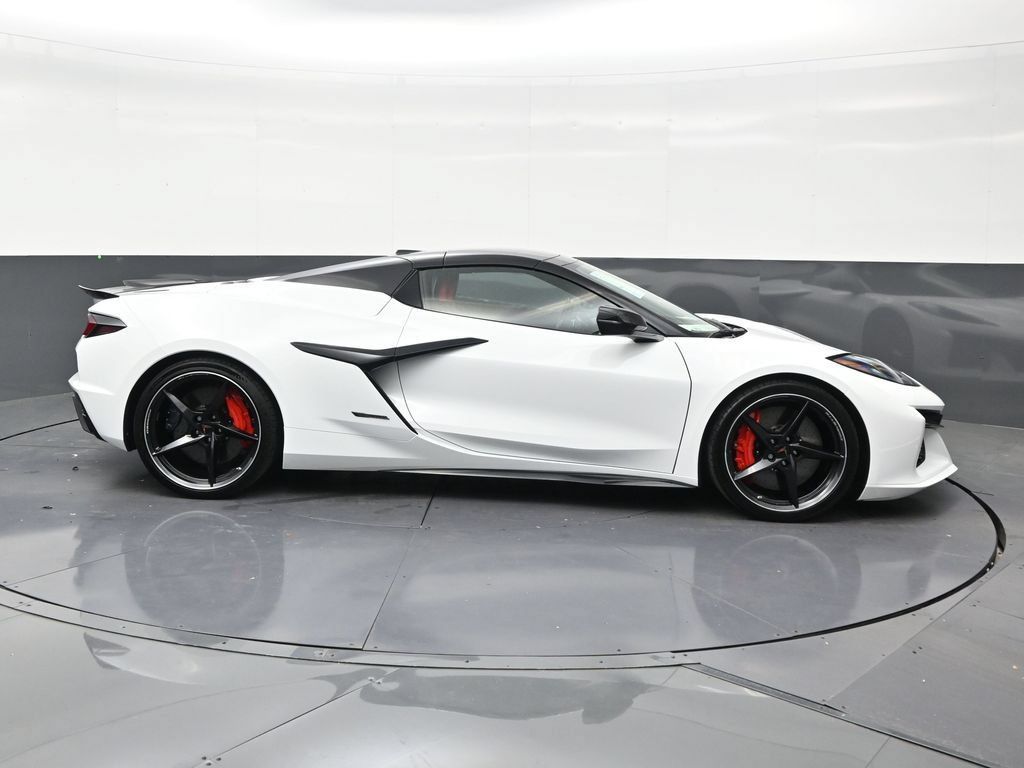 Used 2025 Chevrolet Corvette E-Ray AWD/4WD image 6