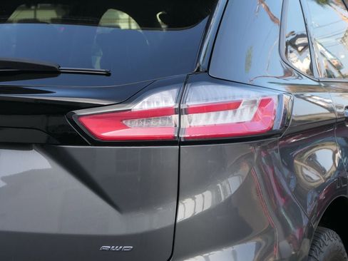 Used 2023 Ford Edge SEL w/ Sport Appearance Package image 5