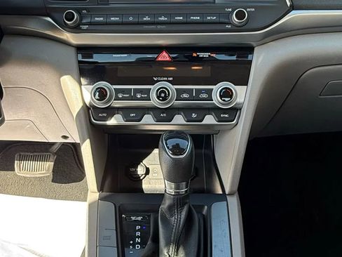 Used 2020 Hyundai Elantra SEL image 14