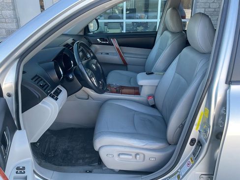 Used 2010 Toyota Highlander Limited image 13