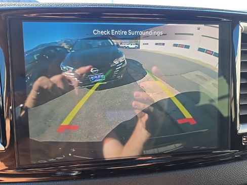 Used 2024 Chrysler Pacifica Touring-L image 22