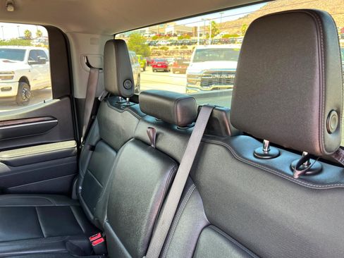 Used 2025 GMC Sierra 1500 SLT AWD/4WD image 21