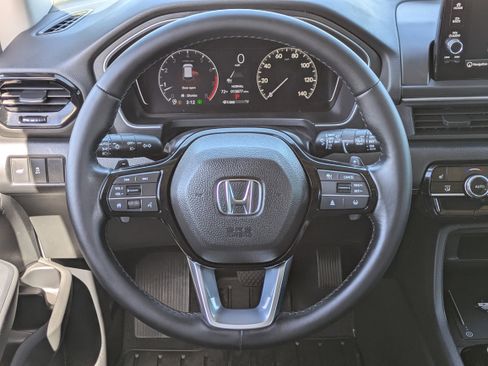 Used 2025 Honda Pilot Touring image 21