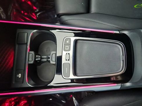 Used 2025 Mercedes-Benz GLB 250 4MATIC w/ Exclusive Package image 71
