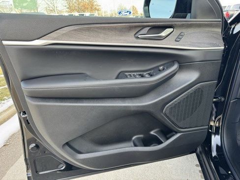 New 2025 Jeep Grand Cherokee L Limited image 8