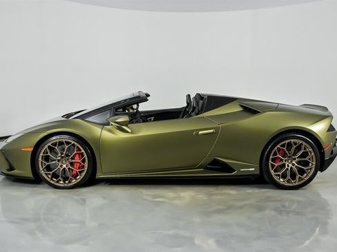 Used 2022 Lamborghini Huracan EVO RWD image 8