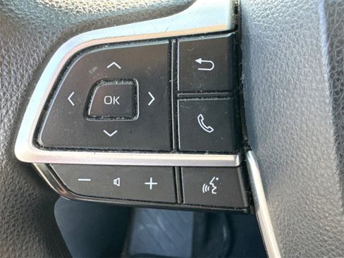 Certified 2023 Toyota Highlander L image 25