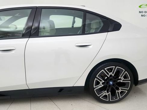 Used 2024 BMW i5 eDrive40i w/ Executive Package RWD image 19
