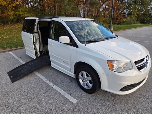 Used 2012 Dodge Grand Caravan SXT image 15