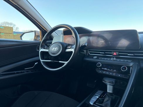 Used 2025 Hyundai Elantra SEL image 33