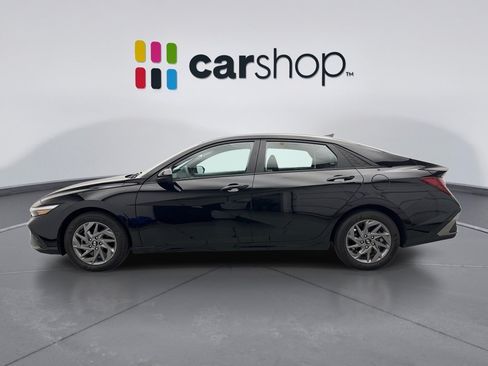 Used 2024 Hyundai Elantra SEL FWD image 2