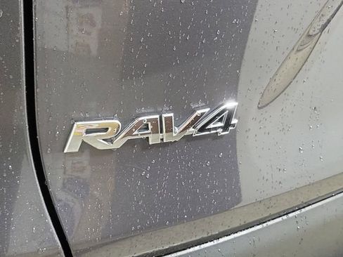 Used 2025 Toyota RAV4 XLE FWD image 9