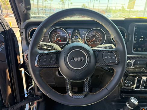 Used 2023 Jeep Gladiator Overland AWD/4WD image 12