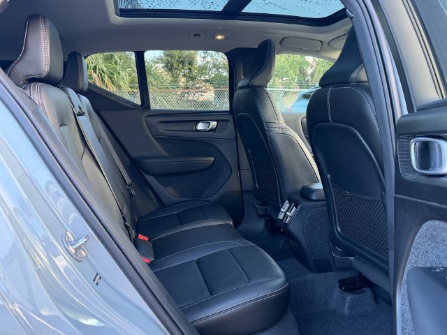 Certified 2025 Volvo XC40 B5 Ultra AWD/4WD image 17