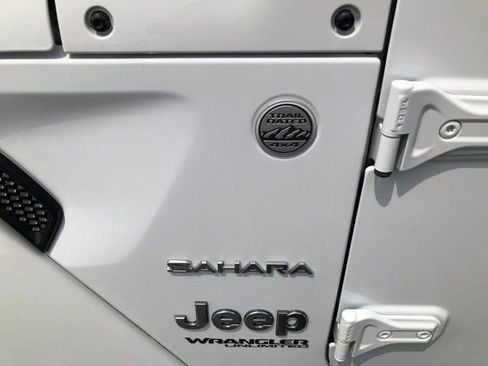 Used 2021 Jeep Wrangler Unlimited Sahara w/ Cold Weather Group image 18