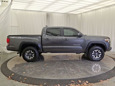 Certified 2017 Toyota Tacoma TRD Sport image 26
