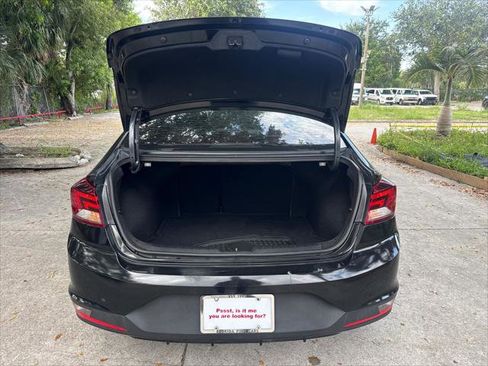 Used 2020 Hyundai Elantra SE FWD image 27