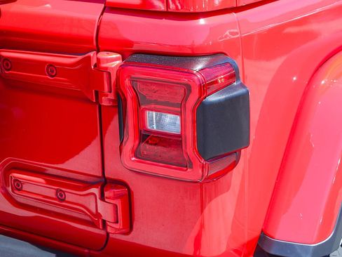 Used 2021 Jeep Wrangler Unlimited Rubicon AWD/4WD image 15