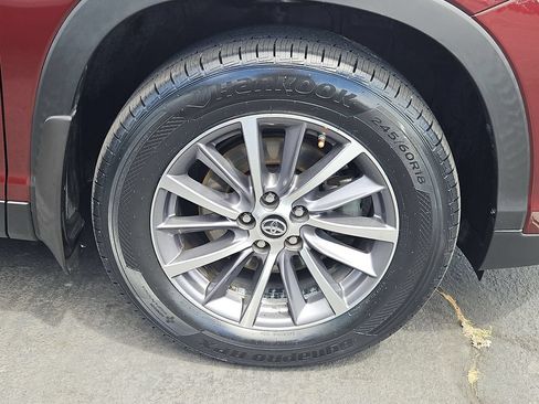 Used 2019 Toyota Highlander XLE AWD/4WD image 30