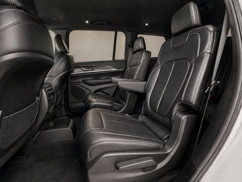 Used 2025 Jeep Grand Cherokee L Limited w/ Black Appearance Package RWD image 10