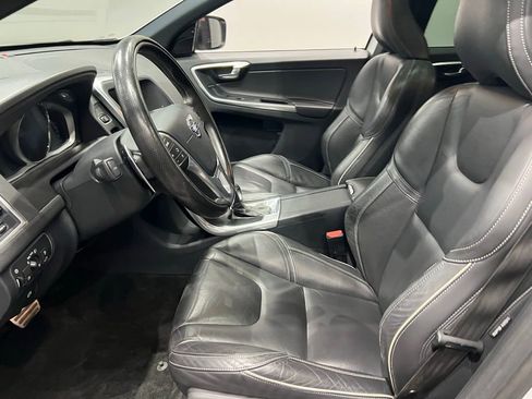 Used 2016 Volvo XC60 T6 R-Design w/ Climate Package image 18