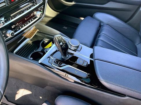 Used 2018 BMW 530i w/ Premium Package image 17