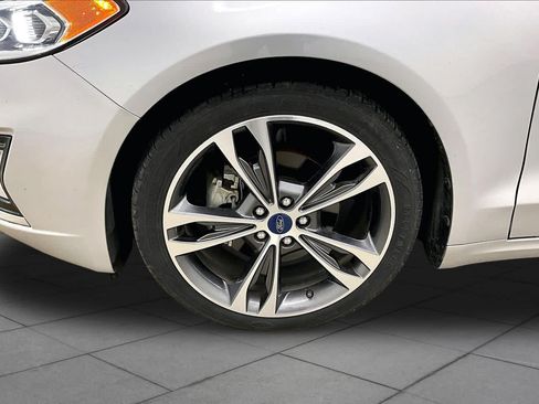 Used 2019 Ford Fusion Titanium FWD image 11