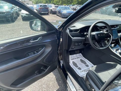 Used 2023 Jeep Grand Cherokee L Laredo AWD/4WD image 10