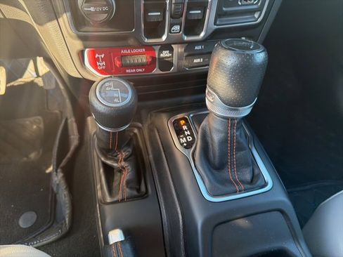 Used 2023 Jeep Gladiator Mojave w/ Cold Weather Group image 59