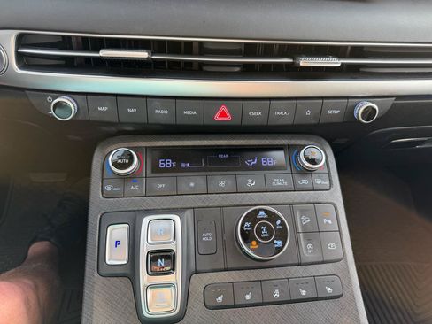 Used 2024 Hyundai Palisade Limited AWD/4WD image 18
