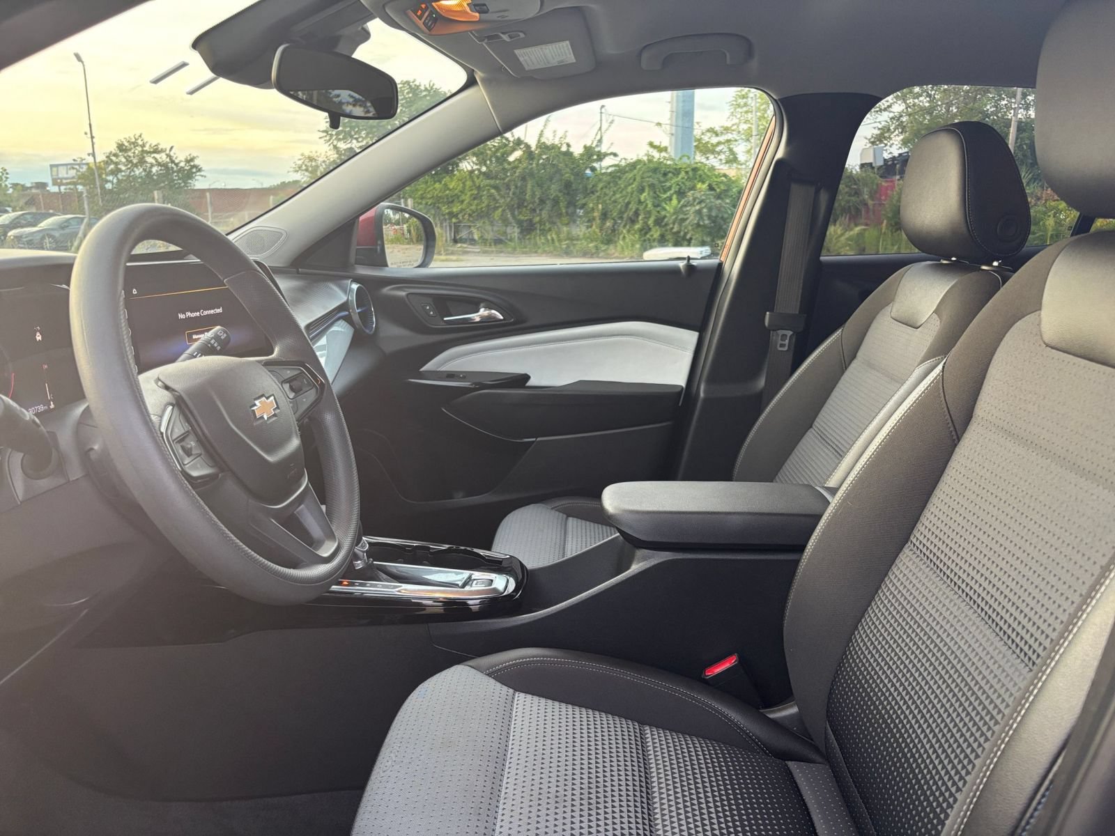 Used 2025 Chevrolet Trax LT FWD image 22