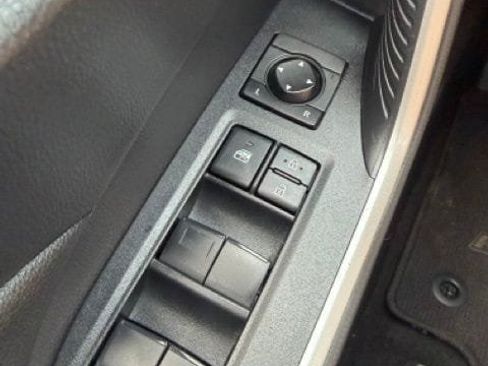 Used 2019 Toyota RAV4 XLE AWD/4WD image 18