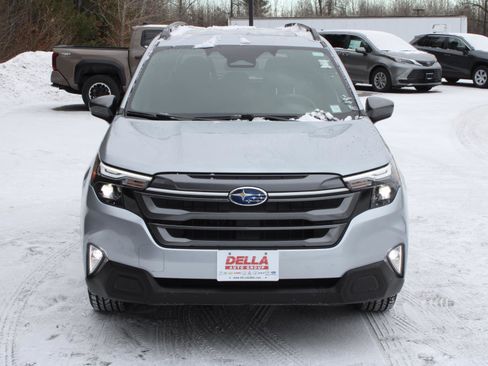 Used 2025 Subaru Forester Premium image 2